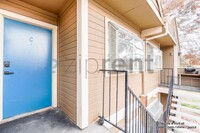 2702 Alicialynn Way in Las Vegas, NV - Foto de edificio - Building Photo