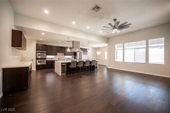 11119 River Hills Ln in Las Vegas, NV - Building Photo - Building Photo