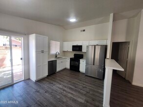 3442 W Kimberly Way in Phoenix, AZ - Building Photo - Building Photo