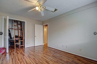 6607 Readsland Ln in Houston, TX - Building Photo - Building Photo