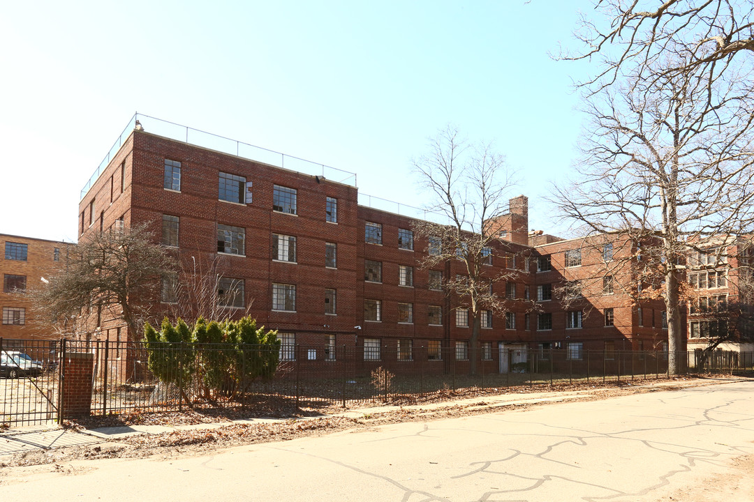 Ava Sterling in Detroit, MI - Foto de edificio