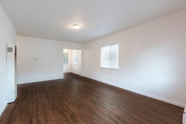 818 Mayflower Ave in Monrovia, CA - Building Photo - Building Photo