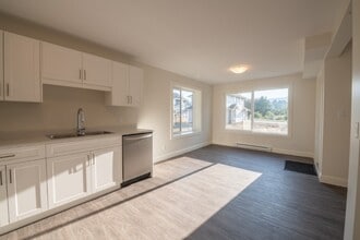 903 Park Ave in Nanaimo, BC - Building Photo - Building Photo