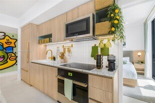 159 NE 6th St, Unit 3005 in Miami, FL - Building Photo