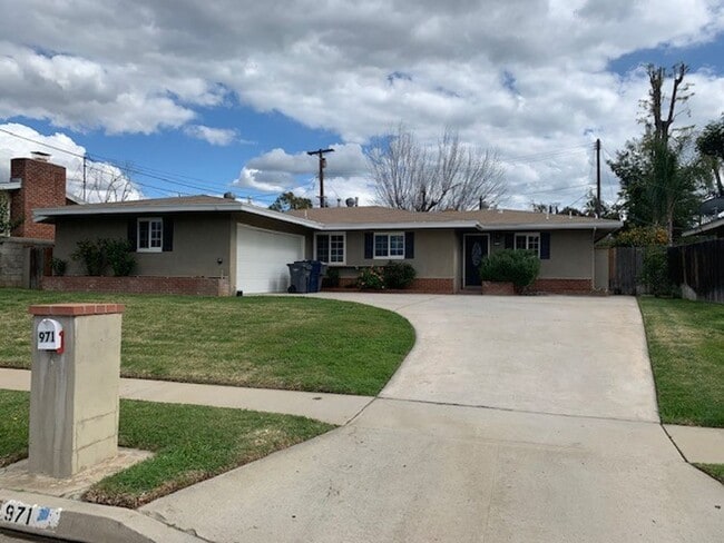 971 W Clifton Ave in Redlands, CA - Building Photo - Building Photo