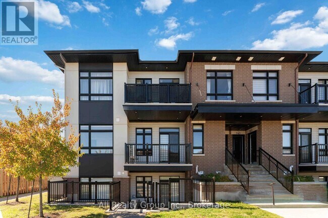 147 Fairweather St in Ottawa, ON - Building Photo - Building Photo