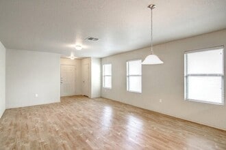 7606 Cypress Vine in San Antonio, TX - Building Photo - Building Photo