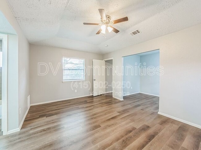 11823 Bee Ln in Houston, TX - Building Photo - Building Photo