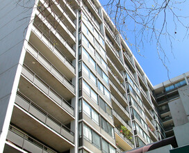 City Center Plaza in Oakland, CA - Building Photo - Building Photo