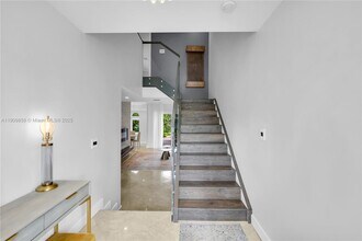 3015 NE 208th St in Aventura, FL - Building Photo - Building Photo