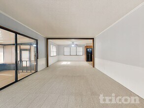 8588 Lamanto Ave N in Jacksonville, FL - Foto de edificio - Building Photo