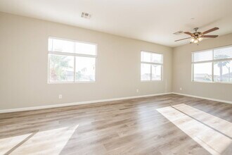 7204 Amber Cascade Ct in Las Vegas, NV - Building Photo - Building Photo