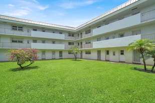 5501 NW 2nd Ave in Boca Raton, FL - Building Photo