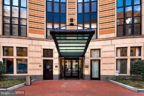 400 Massachusetts Ave NW, Unit 817 in Washington, DC - Building Photo - Building Photo