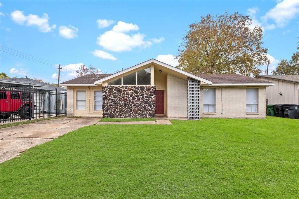 5107 Selinsky Rd in Houston, TX - Building Photo