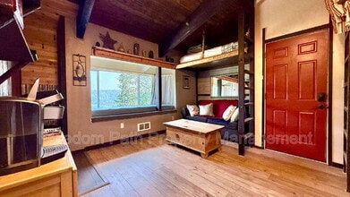 240 Mogul Hill Rd in Sandpoint, ID - Building Photo - Building Photo