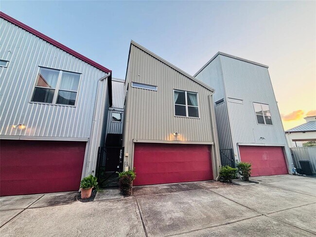 5 N Ennis St in Houston, TX - Building Photo - Building Photo