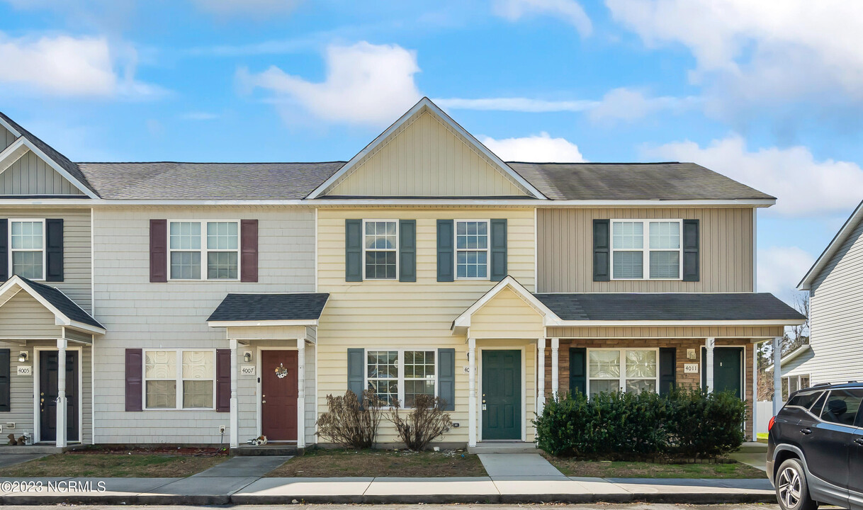 4009 Grandeur Ave in Jacksonville, NC - Foto de edificio