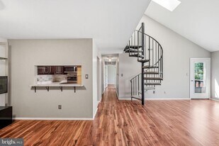 4215C Aberdeen Dr in Mount Laurel, NJ - Building Photo