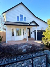 141 NW Adams Pl in Bend, OR - Building Photo - Building Photo