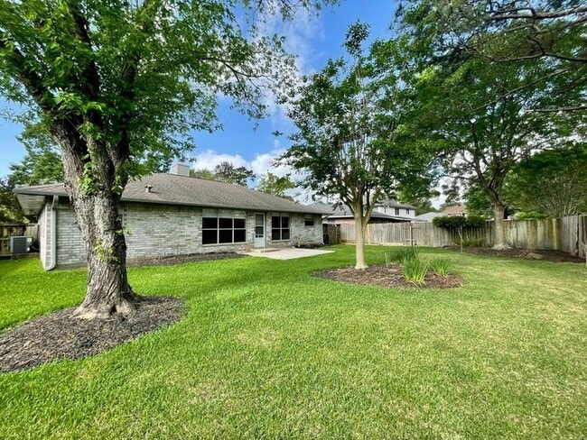 property at 2607 Old Oak Ln