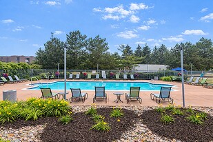 Runaway Bay in Lansing, MI - Building Photo