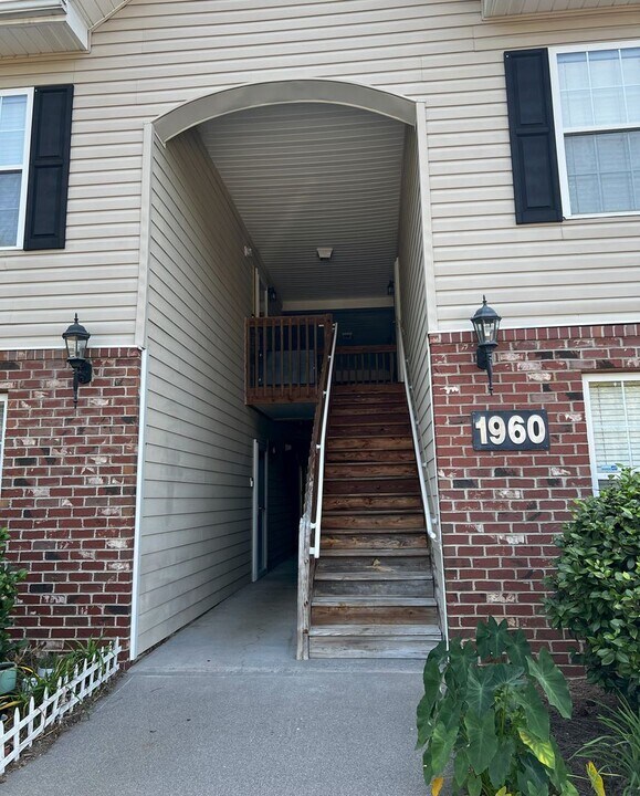 1960 Crest Hollow Dr in Winston-Salem, NC - Building Photo