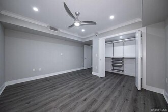 100 Glen St in Glen Cove, NY - Building Photo - Building Photo