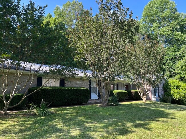 property at 112 Mockingbird Dr