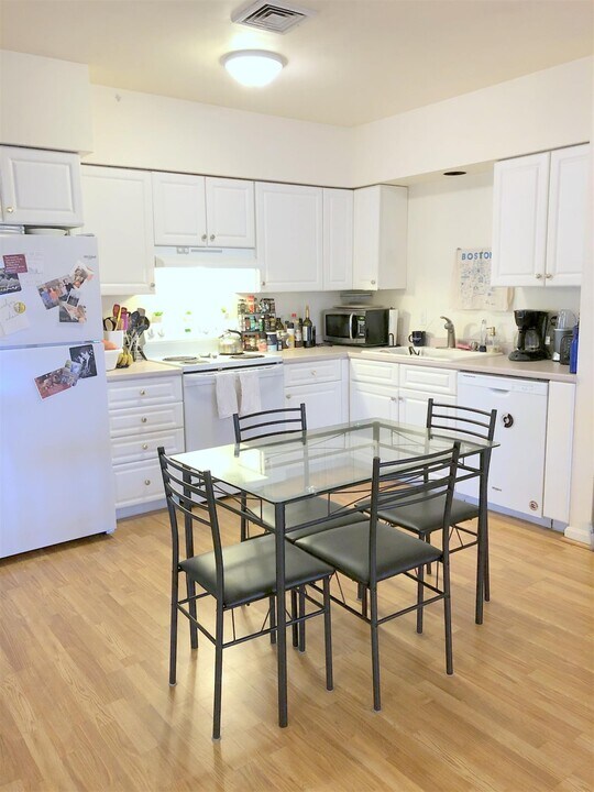 3 Kent Ct, Unit 2 in Somerville, MA - Building Photo