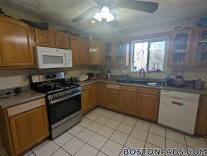 247 Roxbury St, Unit 2 in Boston, MA - Building Photo - Building Photo