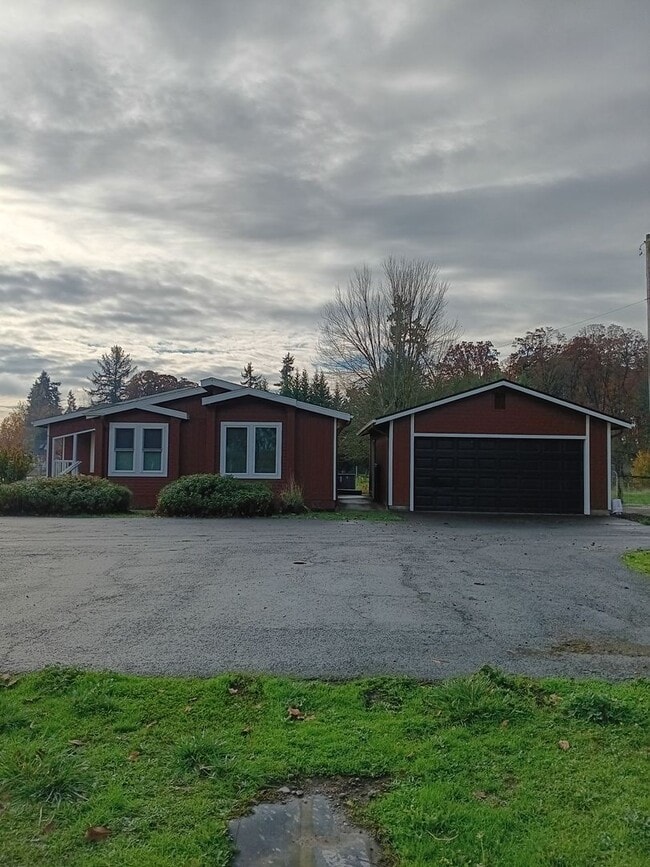 2001 Greenwood Rd S in Independence, OR - Building Photo - Building Photo