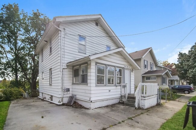 property at 1432 Sara Ave