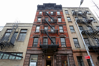 135 7th Ave in New York, NY - Building Photo - Building Photo