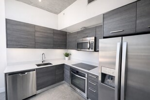 151 SE 1st St, Unit 1410 in Miami, FL - Building Photo