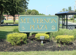 Mt Vernon Plaza I in Columbus, OH - Building Photo - Building Photo