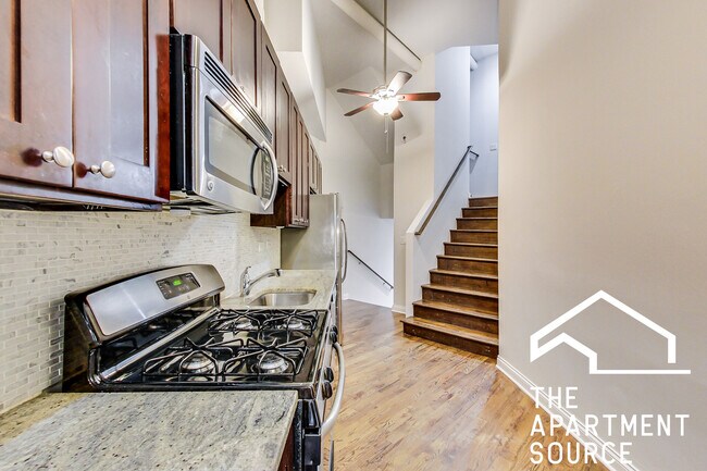 1806 N Sheffield Ave, Unit R in Chicago, IL - Building Photo - Building Photo