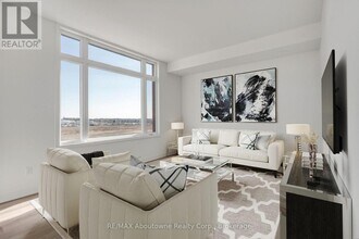 3 Steckley House Ln in Richmond Hill, ON - Building Photo - Building Photo