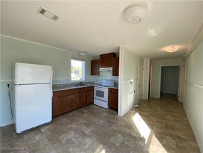 8086 Heck Dr in North Fort Myers, FL - Building Photo - Building Photo