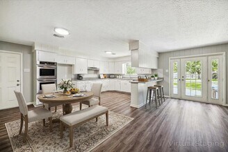 111 Chadwick Rd in Bay City, TX - Building Photo - Building Photo