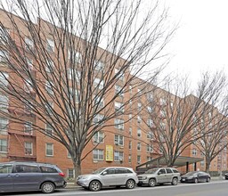 14427 35th Ave in Flushing, NY - Foto de edificio - Building Photo