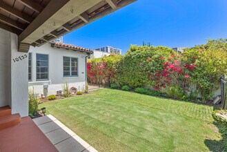 10733 Wellworth Ave in Los Angeles, CA - Foto de edificio - Building Photo