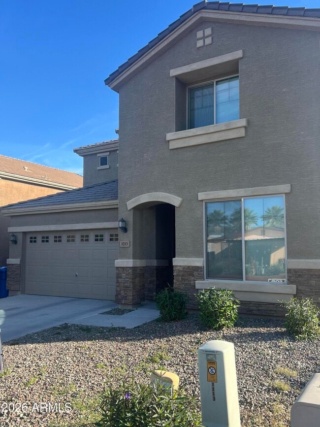 1213 E Shangri La Rd