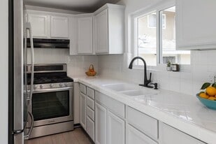 405 N San Gabriel Ave in Azusa, CA - Building Photo