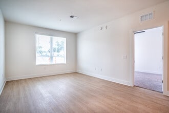 Revel in Clearwater, FL - Foto de edificio - Interior Photo