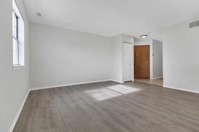 40 S Victoria Ln in Streamwood, IL - Building Photo - Building Photo