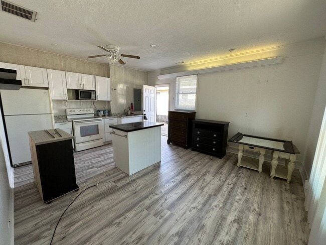 property at 1009 S Memorial Blvd