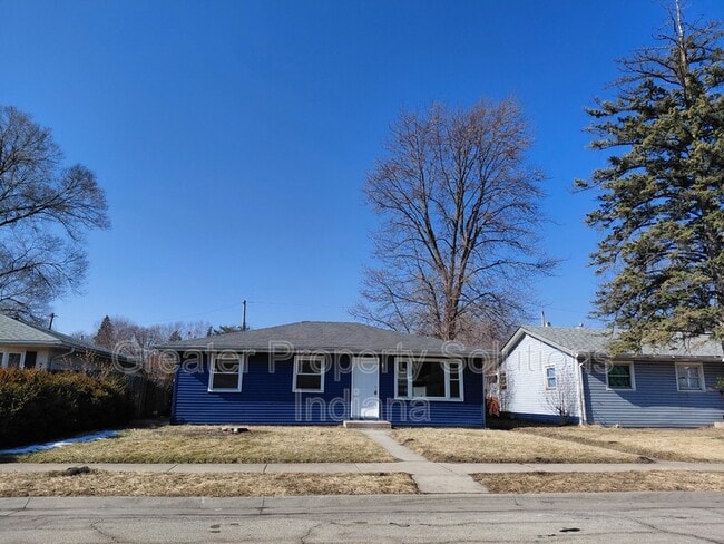 property at 7416 Montana Ave