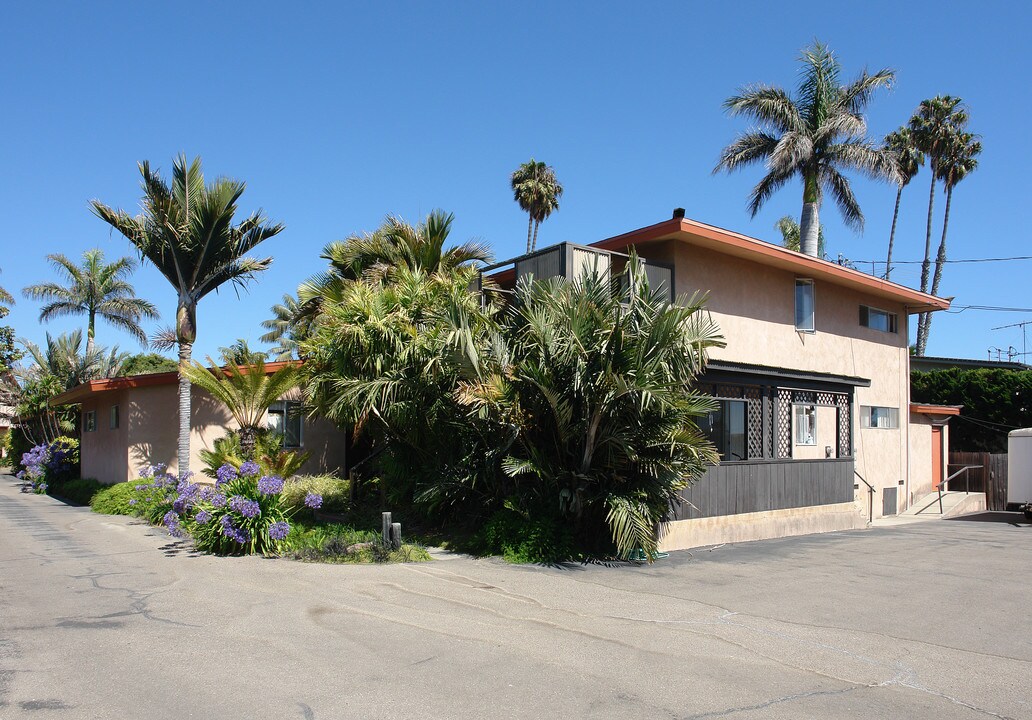 41-55 Baylor Dr in Ventura, CA - Foto de edificio