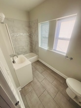 6847 S Indiana Ave in Chicago, IL - Foto de edificio - Building Photo